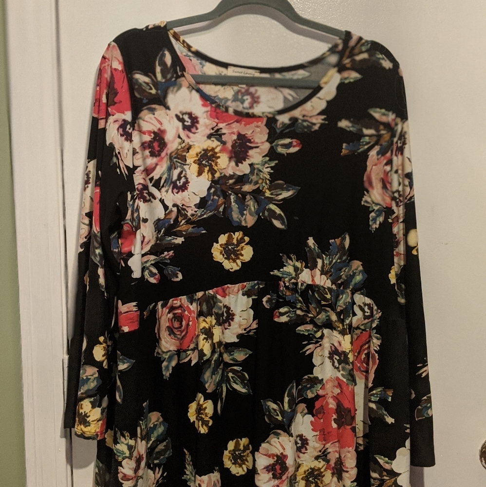 Plus Size Women's Floral Tunic